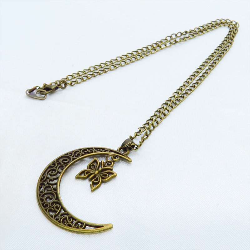 アンティークゴールド 透かし三日月と蝶(バタフライ)の大人可愛いネックレス ムーンネックレス 金古美