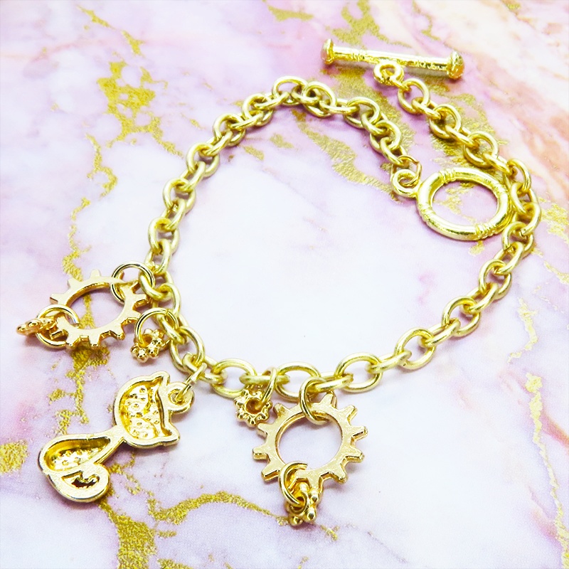 マットゴールド 猫と歯車を組み合わせたスチームパンク風ブレスレット