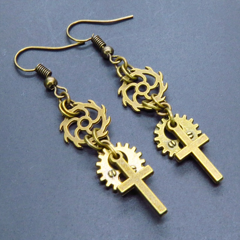 アンティークゴールド ロザリオ(十字架)と歯車を組合せたスチームパンク風コンパクトなピアス