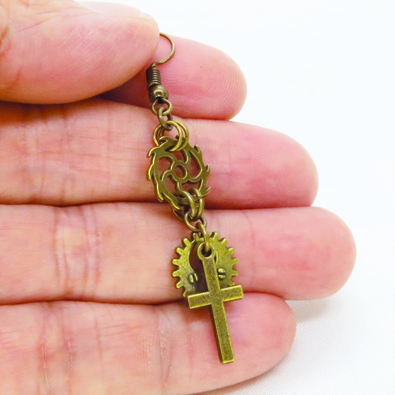 アンティークゴールド ロザリオ(十字架)と歯車を組合せたスチームパンク風コンパクトなピアス