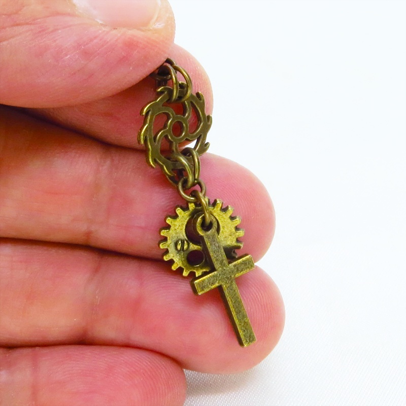 アンティークゴールド ロザリオ(十字架)と歯車を組合せたスチームパンク風コンパクトなピアス
