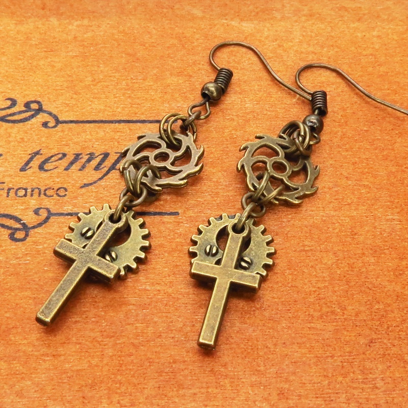 アンティークゴールド ロザリオ(十字架)と歯車を組合せたスチームパンク風コンパクトなピアス