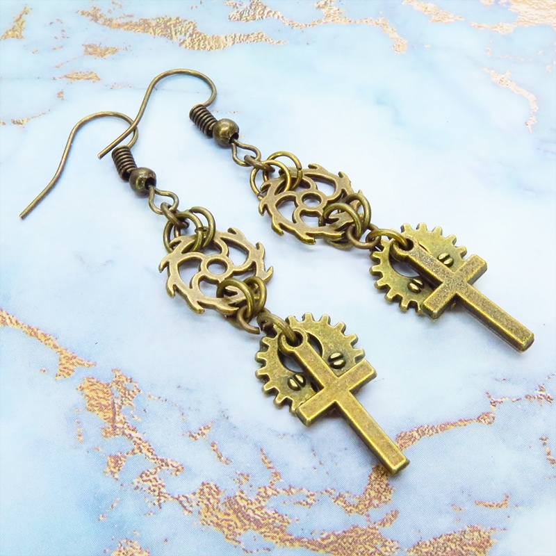 アンティークゴールド ロザリオ(十字架)と歯車を組合せたスチームパンク風コンパクトなピアス