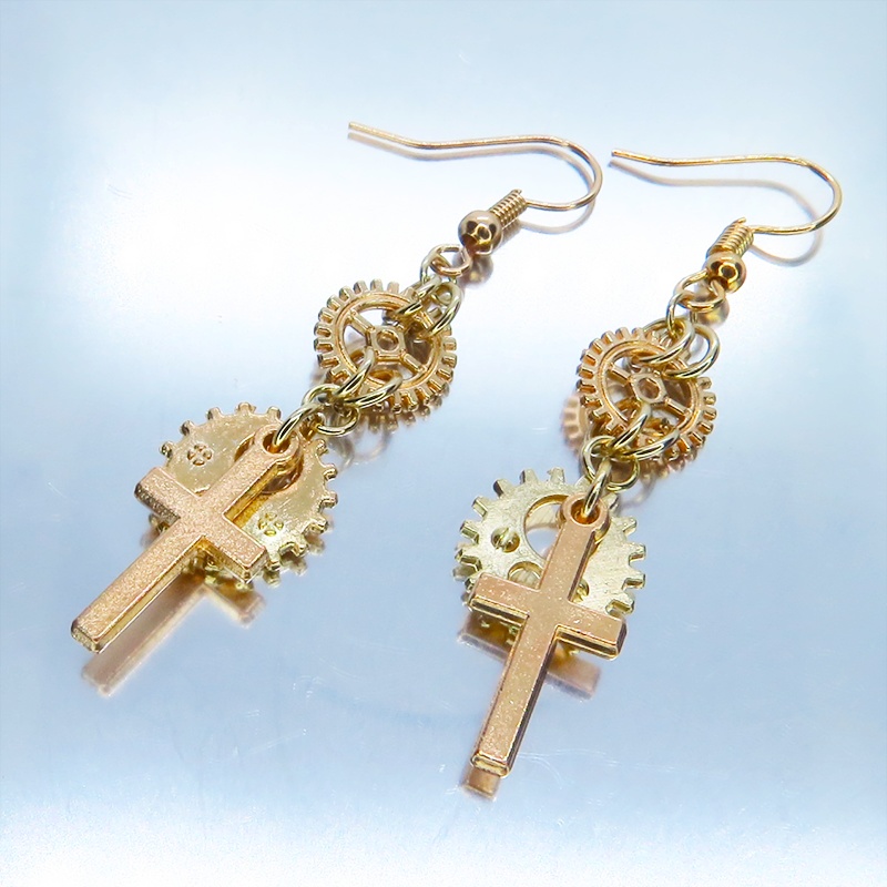 マットゴールド ロザリオ(十字架)と歯車を組合せたスチームパンク風コンパクトなピアス