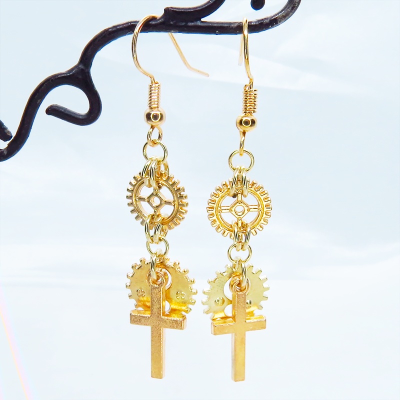 マットゴールド ロザリオ(十字架)と歯車を組合せたスチームパンク風コンパクトなピアス