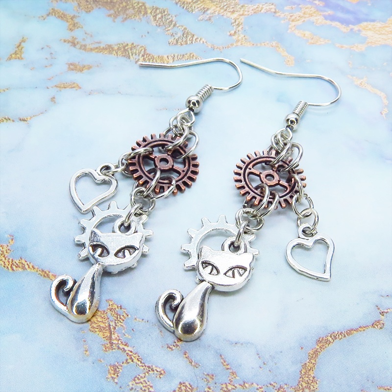 アンティークシルバー 猫と歯車を組合せたコンパクトなピアス アンティークブロンズ スチームパンク風 サージカル化
