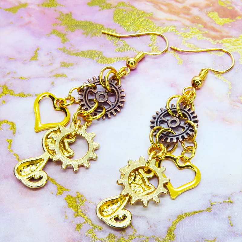 マットゴールド 猫と歯車を組合せたコンパクトなピアス アンティークブロンズ スチームパンク風 サージカル可