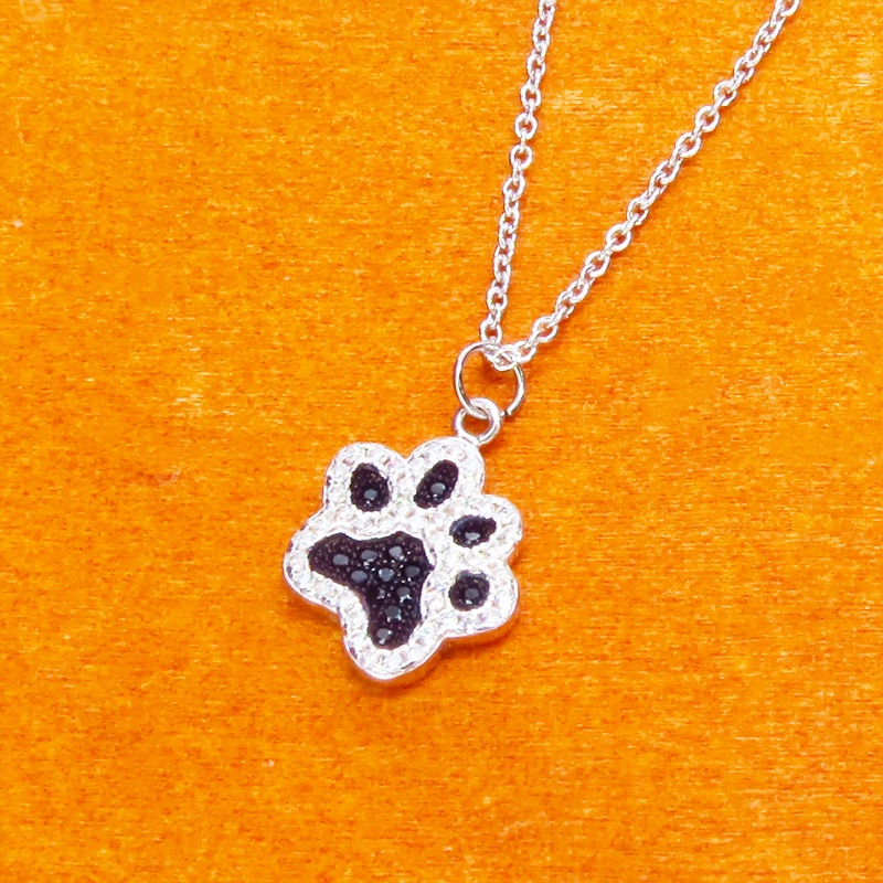 シルバー925 ジルコンが散りばめられた肉球モチーフのワンポイントネックレス アジャスター追加可 猫 犬