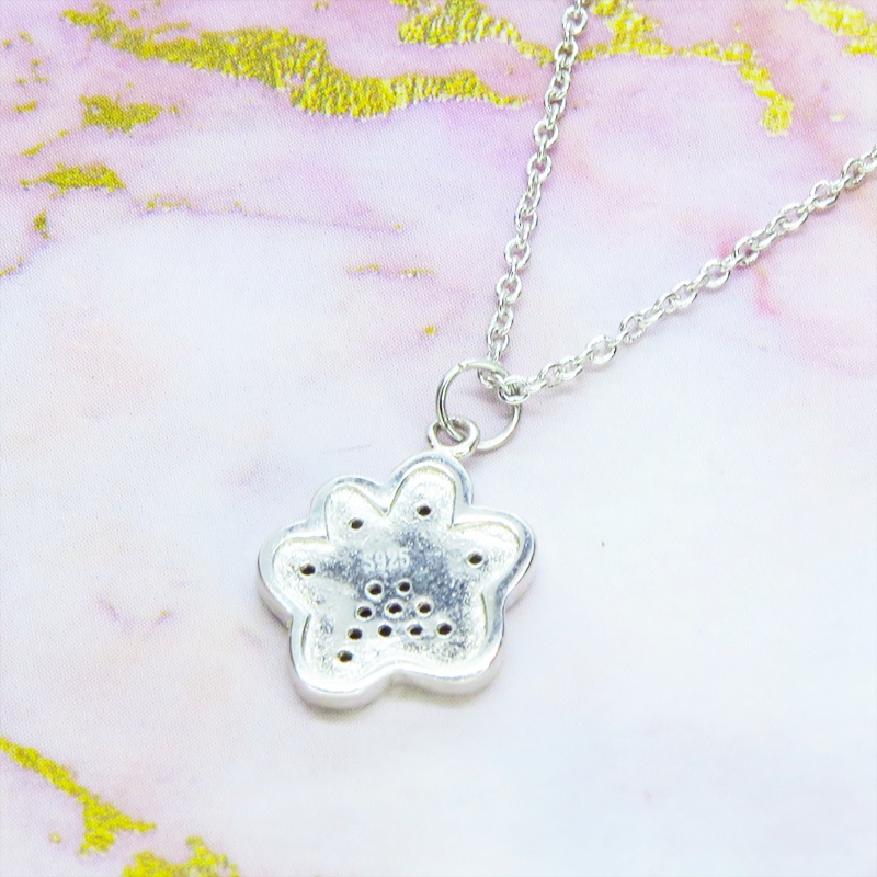 シルバー925 ジルコンが散りばめられた肉球モチーフのワンポイントネックレス アジャスター追加可 猫 犬