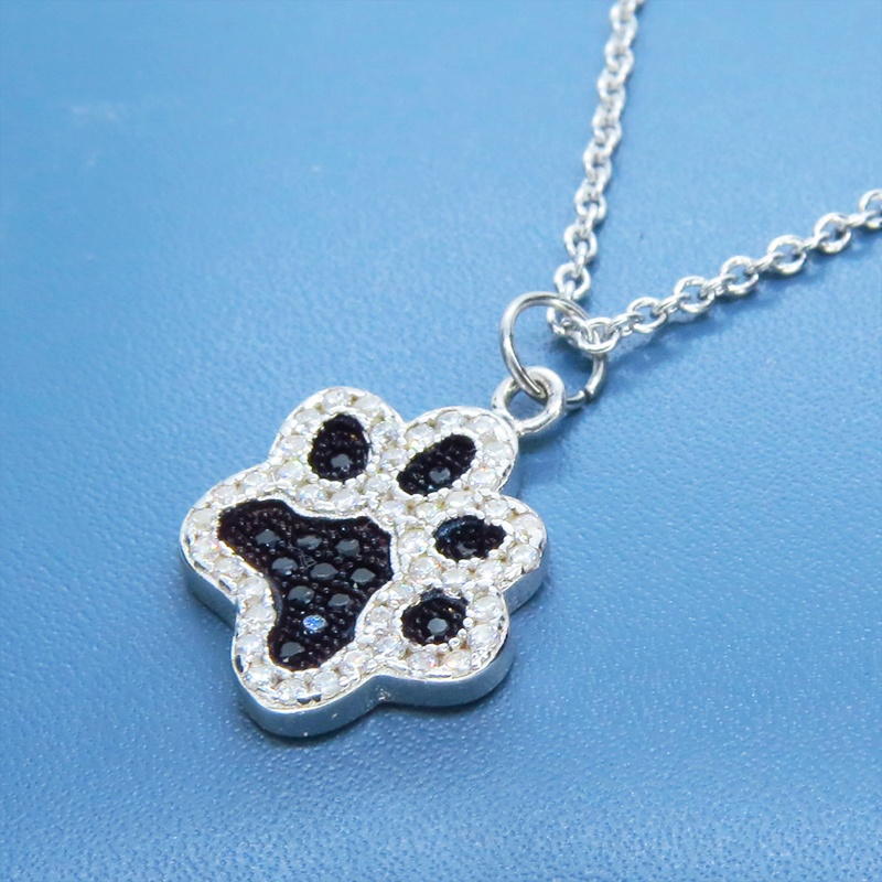 シルバー925 ジルコンが散りばめられた肉球モチーフのワンポイントネックレス アジャスター追加可 猫 犬