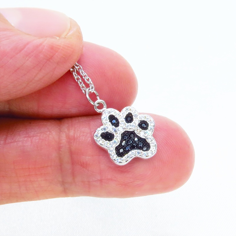 シルバー925 ジルコンが散りばめられた肉球モチーフのワンポイントネックレス アジャスター追加可 猫 犬