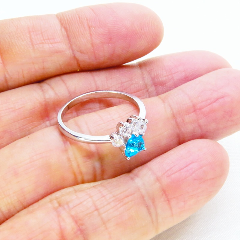 ジルコンで散りばめられた肉球モチーフの大人可愛いリング SV925プレーテッド ブルージルコン サイズ13号 猫 犬