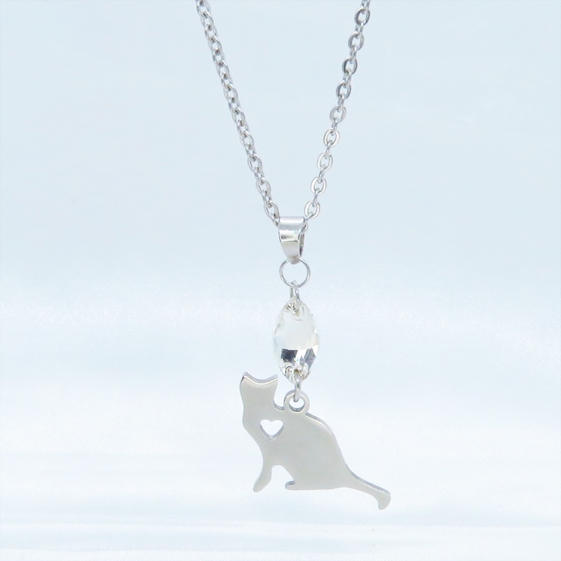 ステンレス製 猫シルエットとハートを組合せた可愛いチャームとスワロフスキーのネックレス ダイカット アジャスター追加可