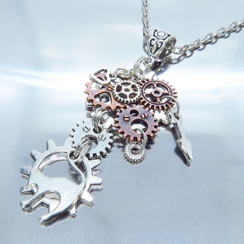 アンティークシルバー 跳ね猫と多重歯車のスチームパンク風ネックレス 多層 バイカラー アンティークブロンズ アジャスター可