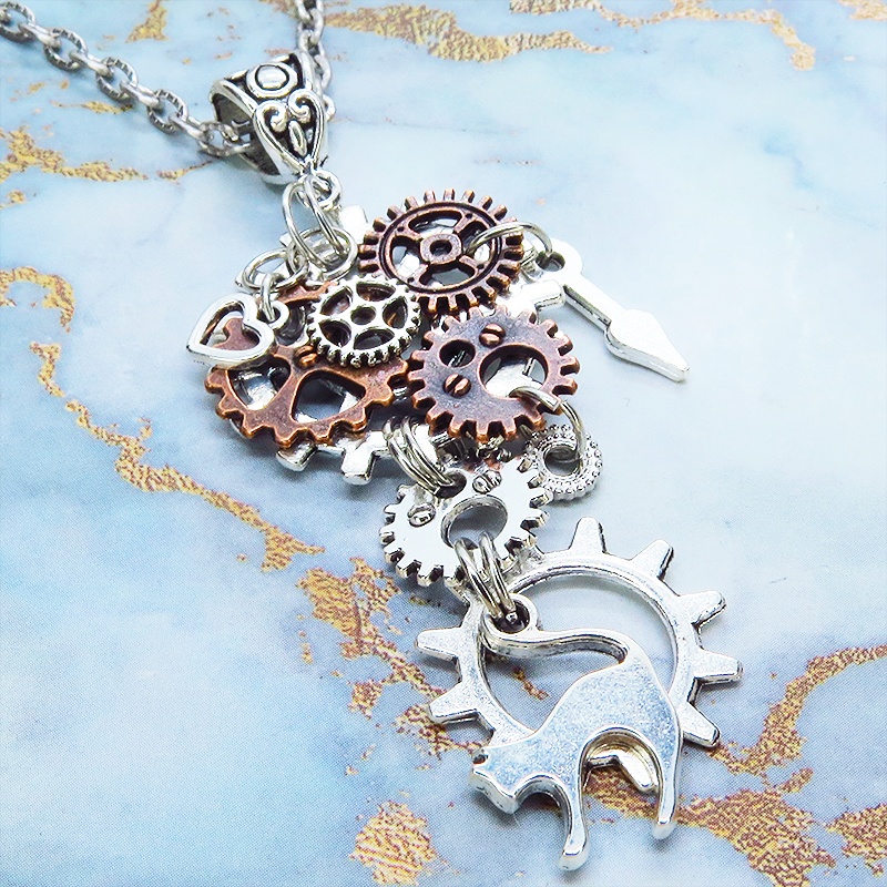 アンティークシルバー 跳ね猫と多重歯車のスチームパンク風ネックレス 多層 バイカラー アンティークブロンズ アジャスター可