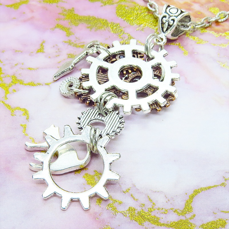 アンティークシルバー 跳ね猫と多重歯車のスチームパンク風ネックレス 多層 バイカラー アンティークブロンズ アジャスター可