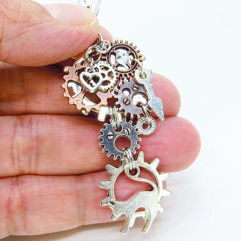 アンティークシルバー 跳ね猫と多重歯車のスチームパンク風キーホルダー バッグチャーム 多層 バイカラー アンティークブロンズ
