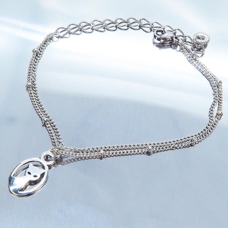 シルバーカラー 猫モチーフの繊細なダブルチェーンブレスレット アジャスター 長さ調整可