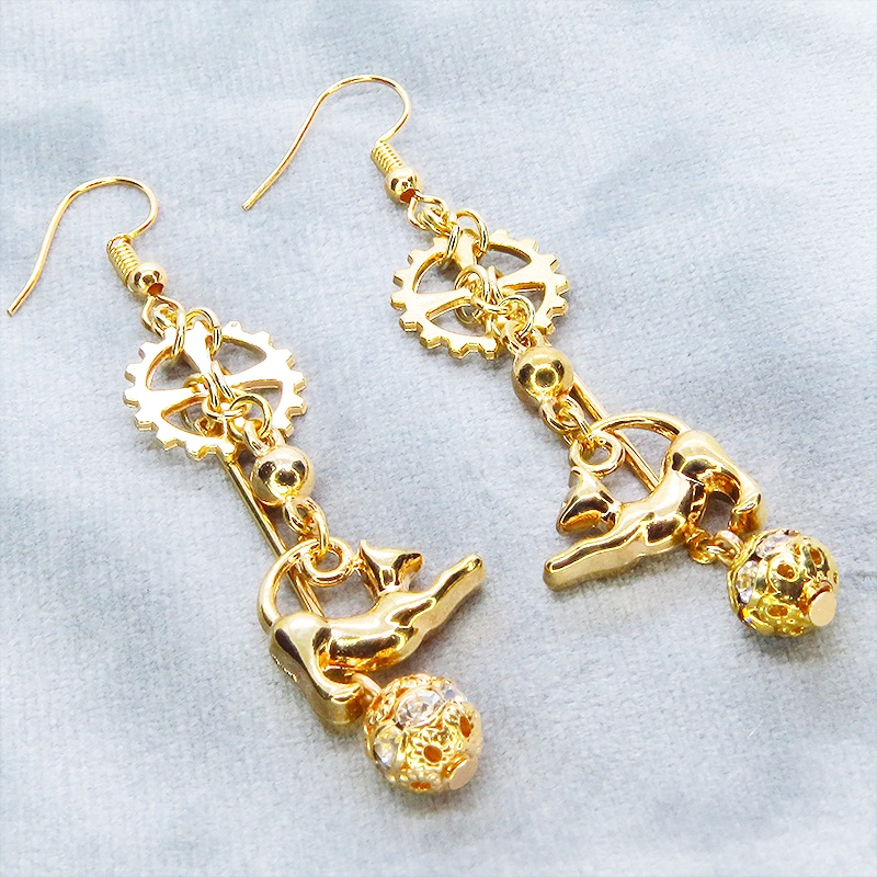 マットゴールド のび猫と歯車のスチームパンク風ピアス ロングピアス バー スティック ぶら下がり メタルビーズ