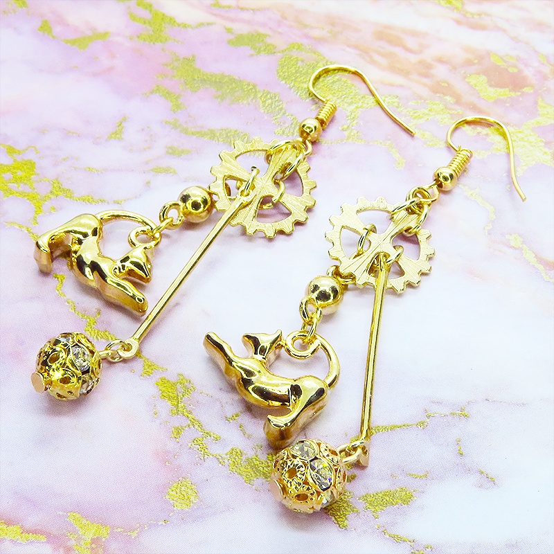 マットゴールド のび猫と歯車のスチームパンク風ピアス ロングピアス バー スティック ぶら下がり メタルビーズ