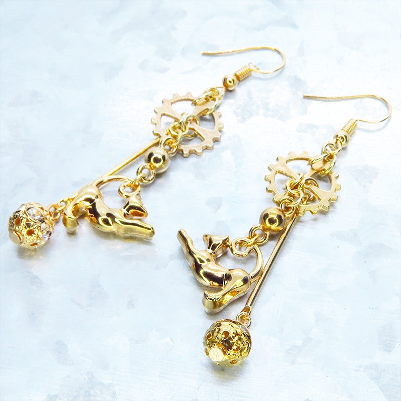 マットゴールド のび猫と歯車のスチームパンク風ピアス ロングピアス バー スティック ぶら下がり メタルビーズ