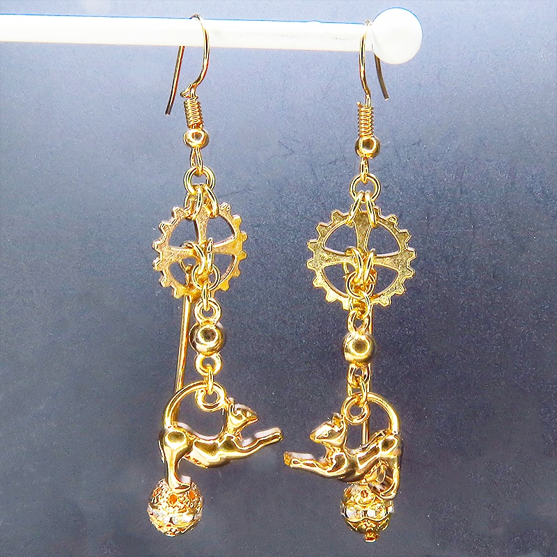 マットゴールド のび猫と歯車のスチームパンク風ピアス ロングピアス バー スティック ぶら下がり メタルビーズ