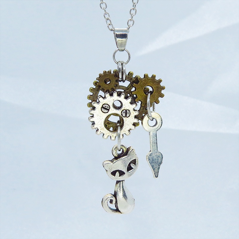 アンティークシルバー スチームパンク風 猫と歯車のコンパクトなペンダントネックレス 長さ調整可 SV925可 アジャスター可