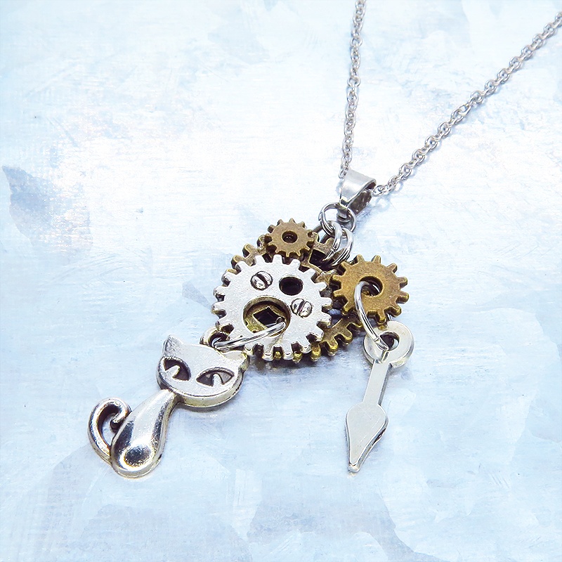 アンティークシルバー スチームパンク風 猫と歯車のコンパクトなペンダントネックレス 長さ調整可 SV925可 アジャスター可