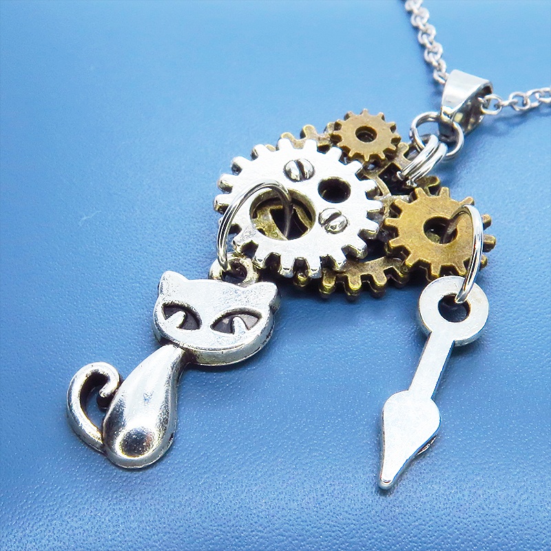 アンティークシルバー スチームパンク風 猫と歯車のコンパクトなペンダントネックレス 長さ調整可 SV925可 アジャスター可