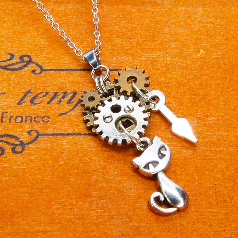アンティークシルバー スチームパンク風 猫と歯車のコンパクトなペンダントネックレス 長さ調整可 SV925可 アジャスター可