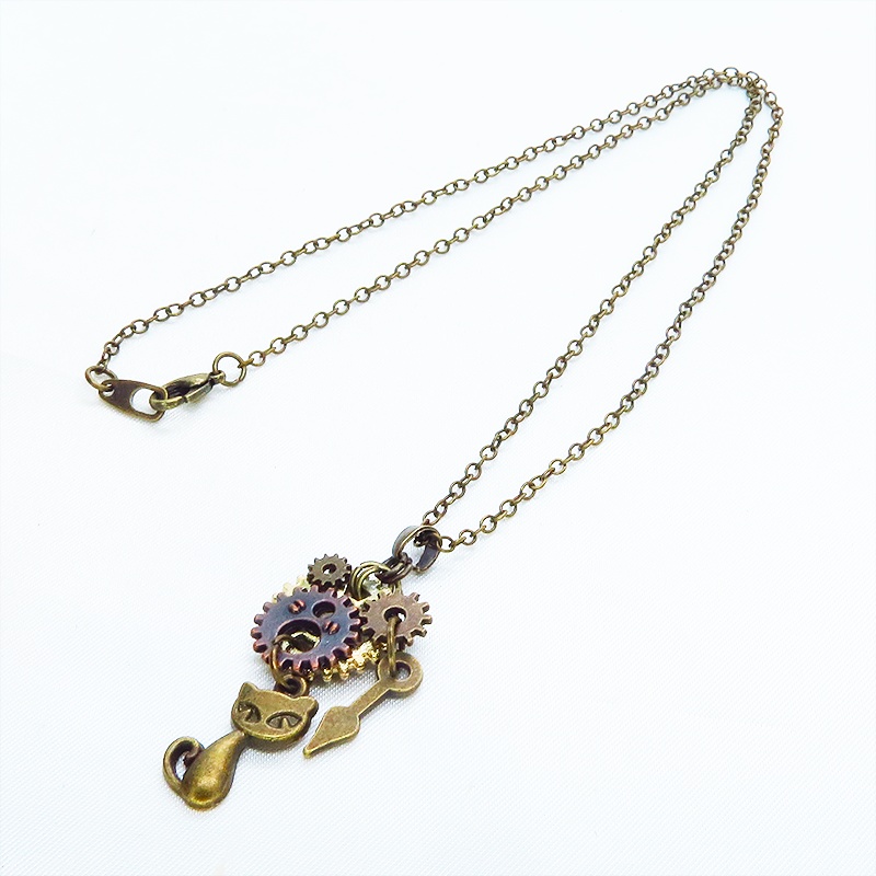 アンティークゴールド スチームパンク風 猫と歯車のコンパクトなペンダントネックレス 長さ調整可 アジャスター可