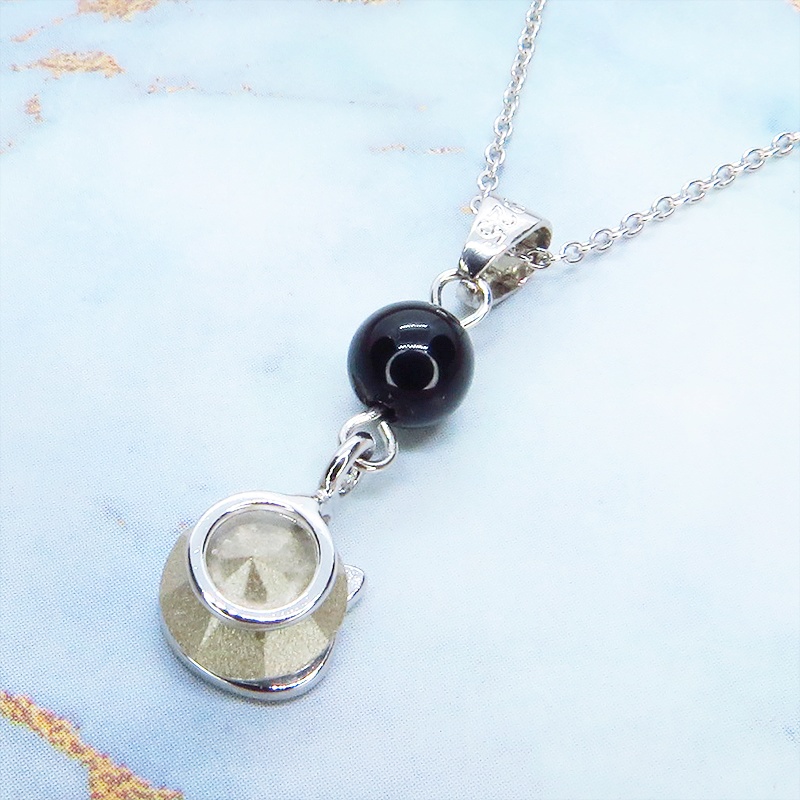 シルバー925 かわいい猫フレームのスワロフスキー(9色選択)とオニキスの大人可愛いネックレス