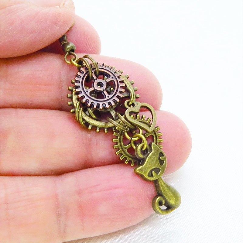 アンティークゴールド 猫と歯車モチーフを組合せたアシンメトリーピアス チェーン付 スチームパンク風
