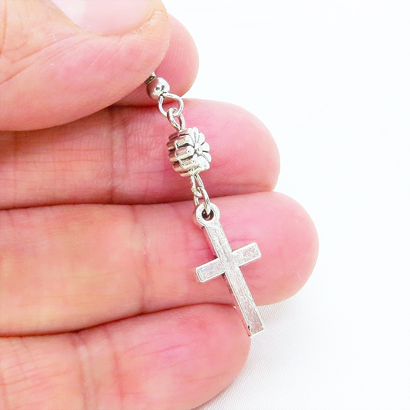 アンティークシルバー ロザリオ(十字架)と花のメタルビーズを組合せたコンパクトなピアス サージカル可