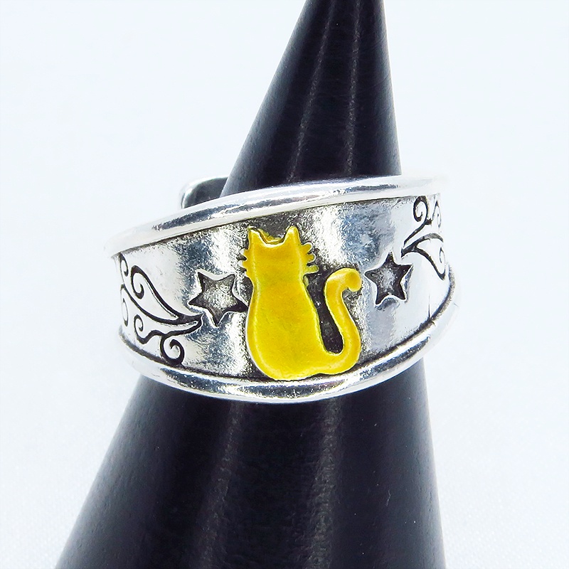 ゴールドの猫シルエットが描かれたシルバーカラーリング シルバー925PL ステンレス フリーサイズ