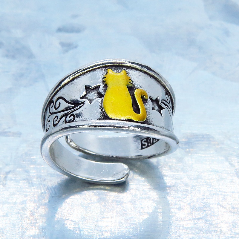 ゴールドの猫シルエットが描かれたシルバーカラーリング シルバー925PL ステンレス フリーサイズ