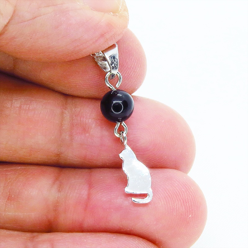 シルバー925 シンプルにさり気なく大人可愛い猫シルエットモチーフとオニキスのネックレス アジャスター可