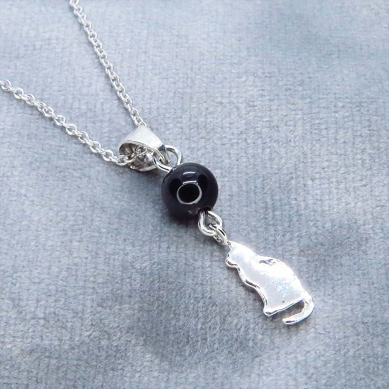 シルバー925 シンプルにさり気なく大人可愛い猫シルエットモチーフとオニキスのネックレス アジャスター可