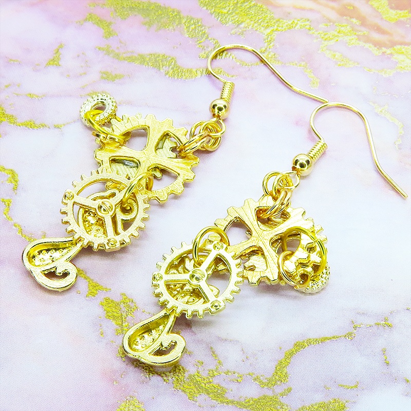 マットゴールド スチームパンク風コンパクトで多層感のある猫と歯車のピアス サージカル可