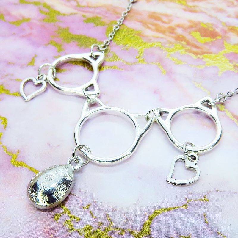 アンティークシルバー 猫フレームとガラスクリスタルを組合せたネックレス ビーズ付チェーン 長さ調整可 アジャスター可