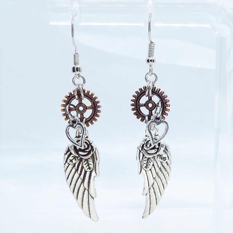 アンティークシルバー 天使の翼と歯車を組合せたスチームパンク風ピアス アンティークブロンズ サージカル可