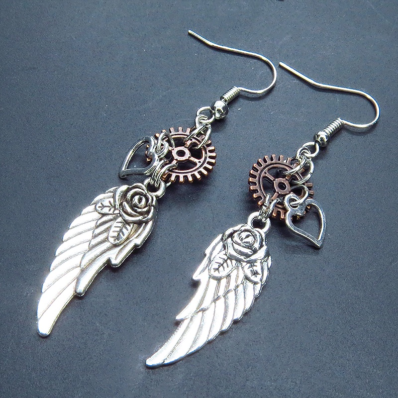 アンティークシルバー 天使の翼と歯車を組合せたスチームパンク風ピアス アンティークブロンズ サージカル可