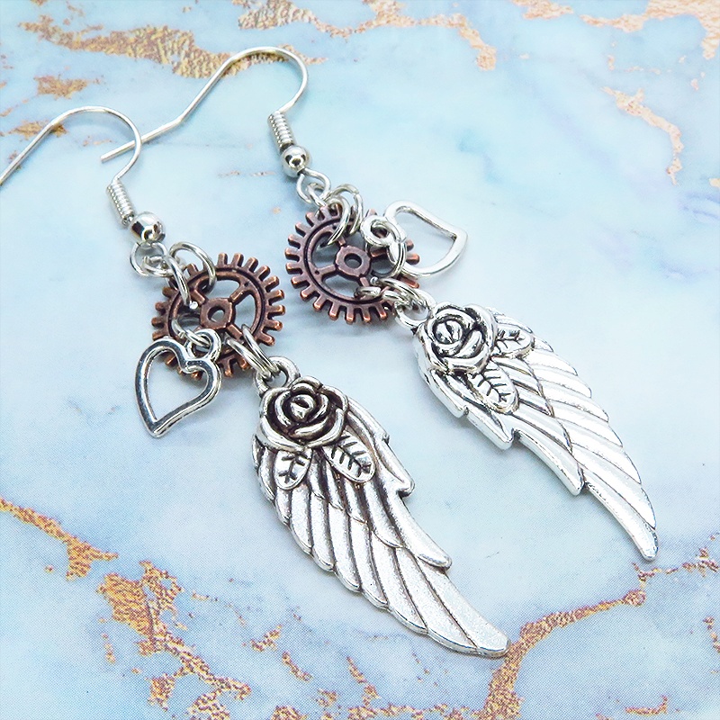 アンティークシルバー 天使の翼と歯車を組合せたスチームパンク風ピアス アンティークブロンズ サージカル可