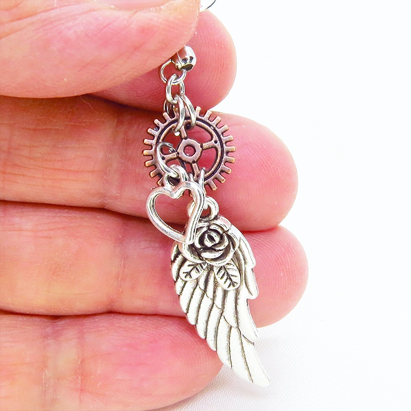 アンティークシルバー 天使の翼と歯車を組合せたスチームパンク風ピアス アンティークブロンズ サージカル可