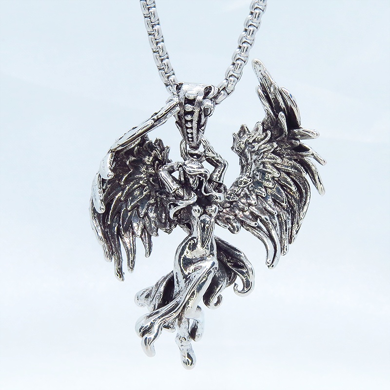 アンティークシルバー 翼を広げる天使のリアルな立体的ペンダント・ネックレス ゴシック ロック エレガント ロングネックレス