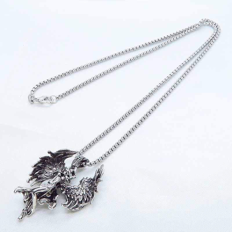 アンティークシルバー 翼を広げる天使のリアルな立体的ペンダント・ネックレス ゴシック ロック エレガント ロングネックレス