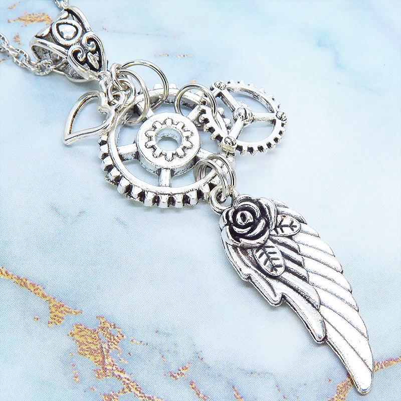 アンティークシルバー 翼と歯車を組合せたスチームパンク風ネックレス オープンハート 長さ調整可 アジャスター追加可