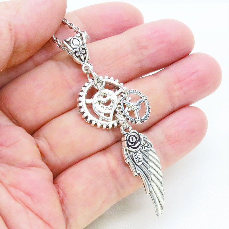 アンティークシルバー 翼と歯車を組合せたスチームパンク風ネックレス オープンハート 長さ調整可 アジャスター追加可