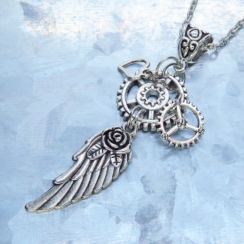 アンティークシルバー 翼と歯車を組合せたスチームパンク風ネックレス オープンハート 長さ調整可 アジャスター追加可