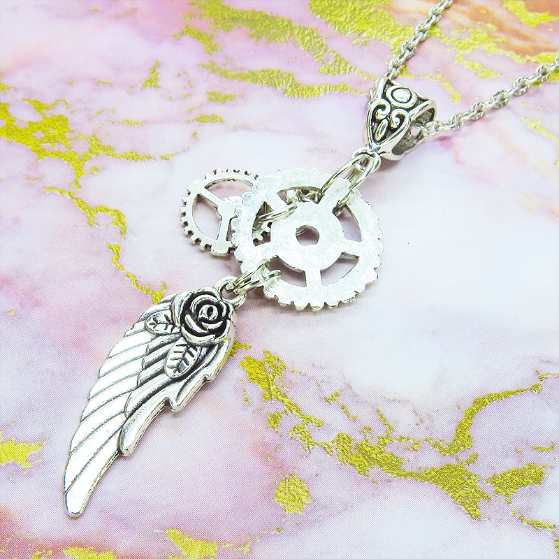 アンティークシルバー 翼と歯車を組合せたスチームパンク風ネックレス オープンハート 長さ調整可 アジャスター追加可